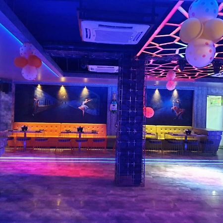 Hotel Virat Ambe Sports Club Ulhāsnagar Zewnętrze zdjęcie